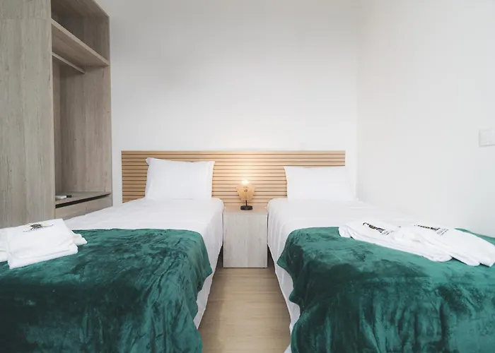 Bed & Breakfast Estacao Al 3*