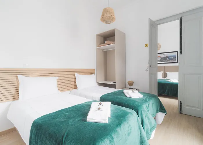 Bed & Breakfast Estacao Al 3*